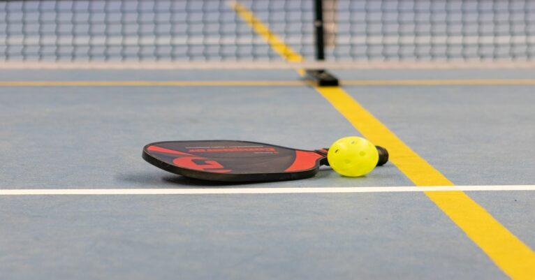 7 Best Pickleball Paddle for Small Hands – An Ultimate Guide
